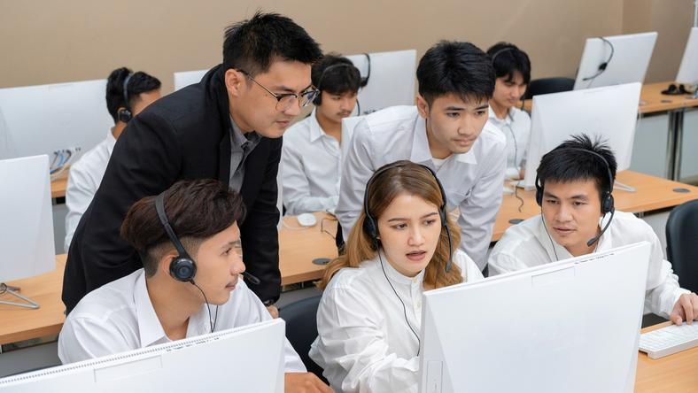 百万外籍人员在泰国工作,“月薪超过3万比较难”